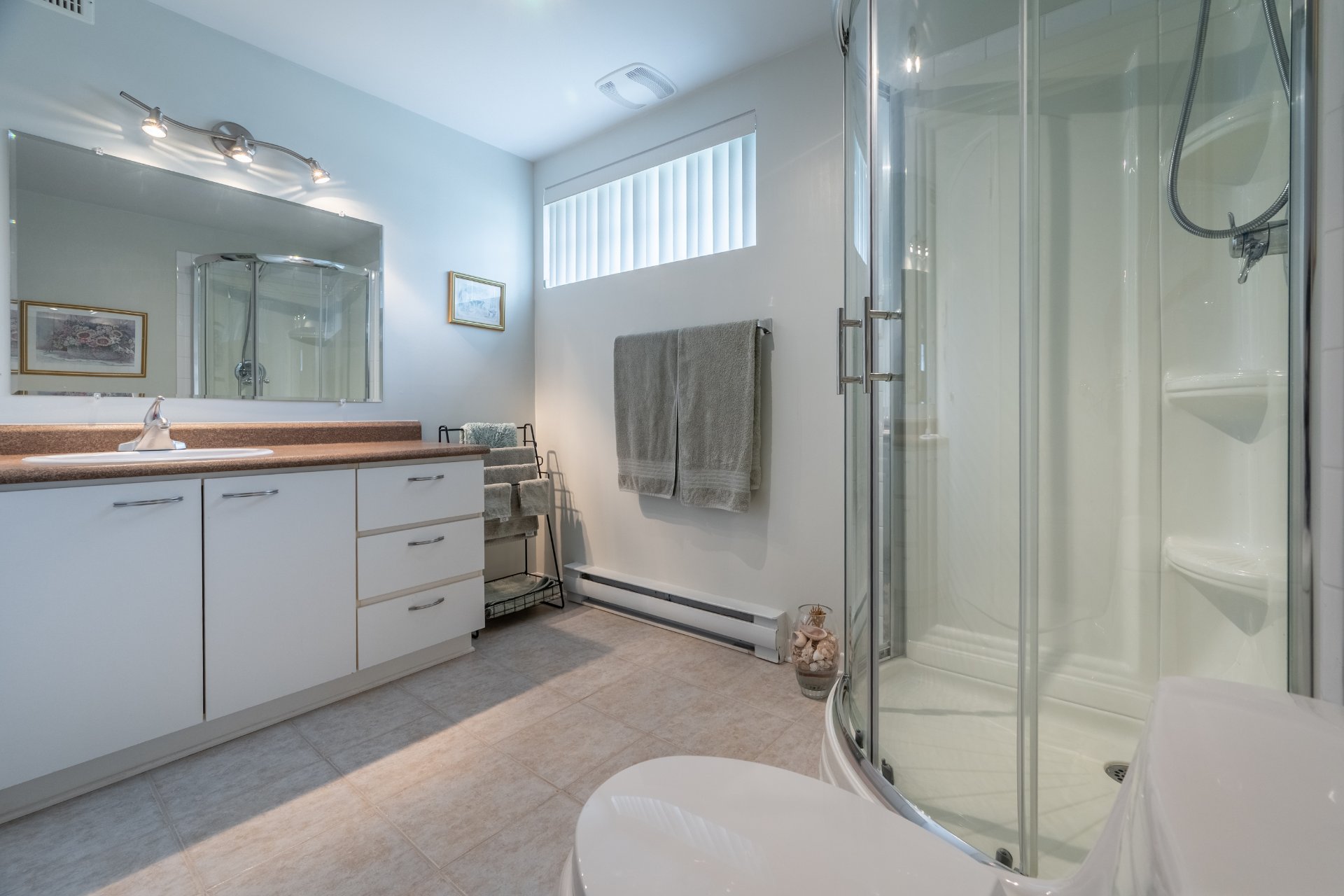 Attenante à la chambre à coucher