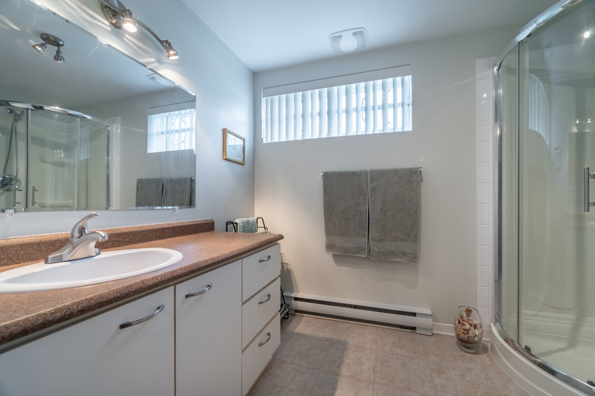 Attenante à la chambre à coucher