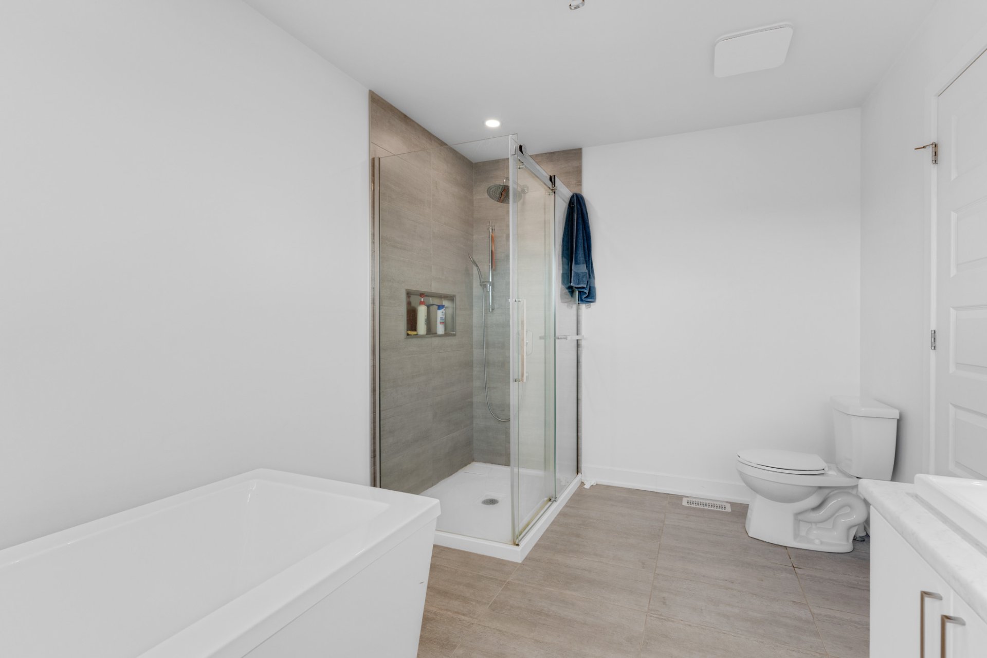 Salle de bains attenante à la CCP