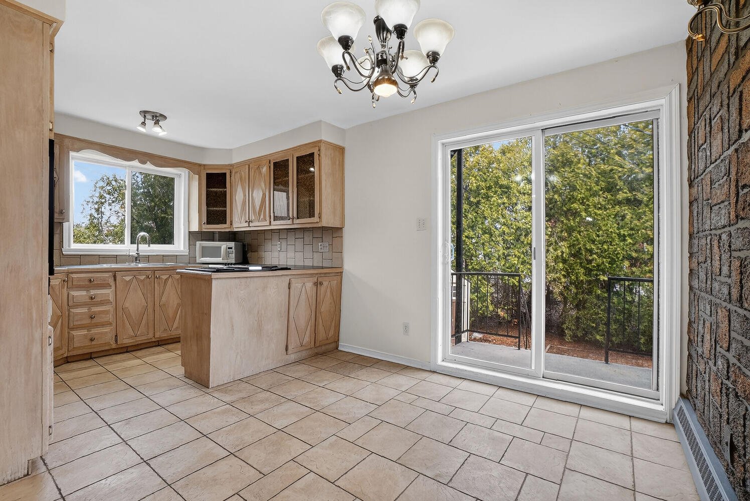 Main residence - 2575 - (6 1/2)