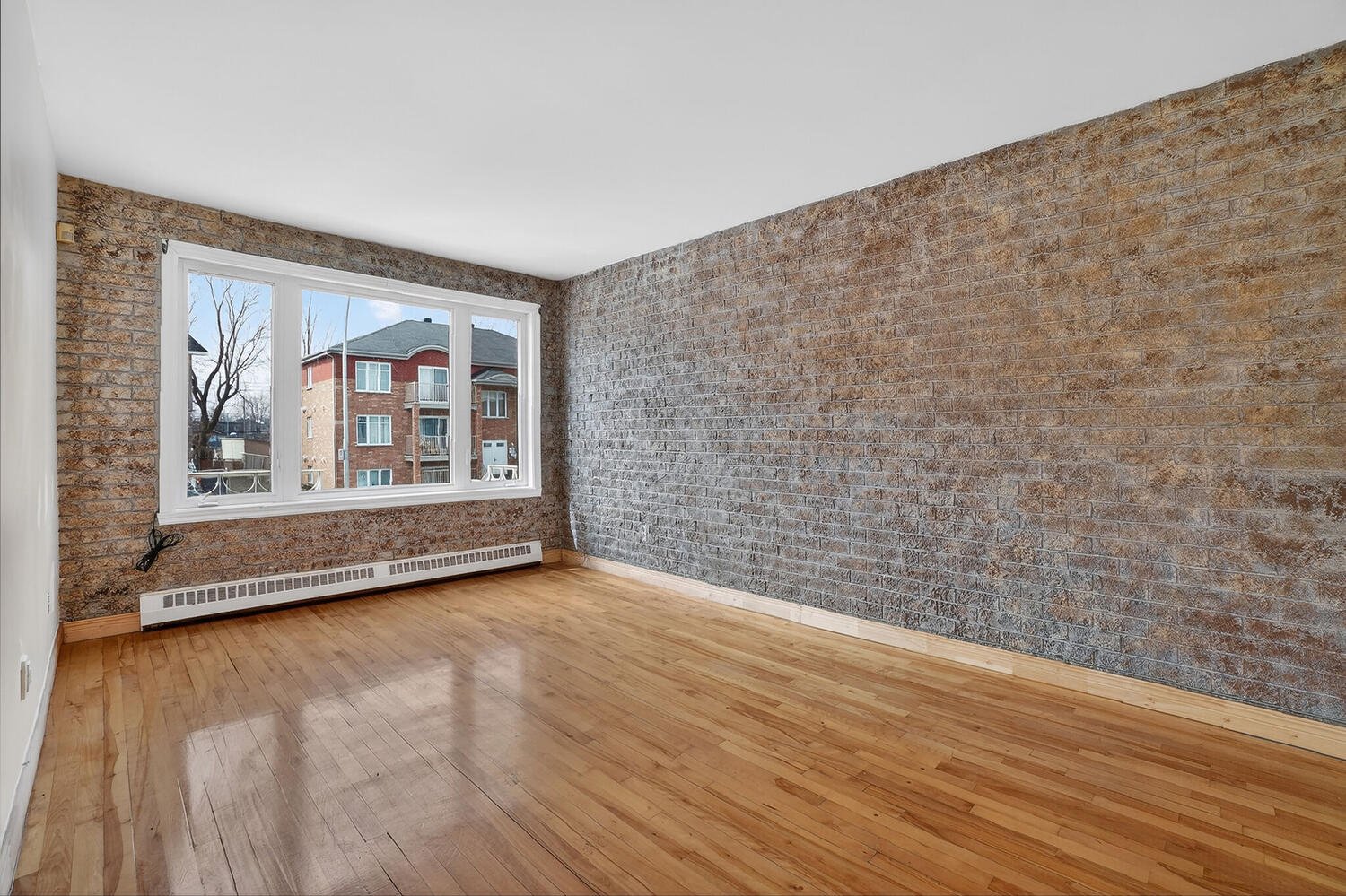 Main residence - 2575 - (6 1/2)