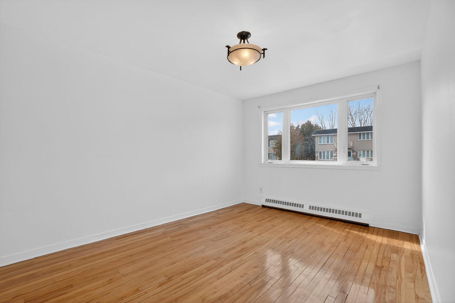 Logement principale - 2575 - (6 1/2)