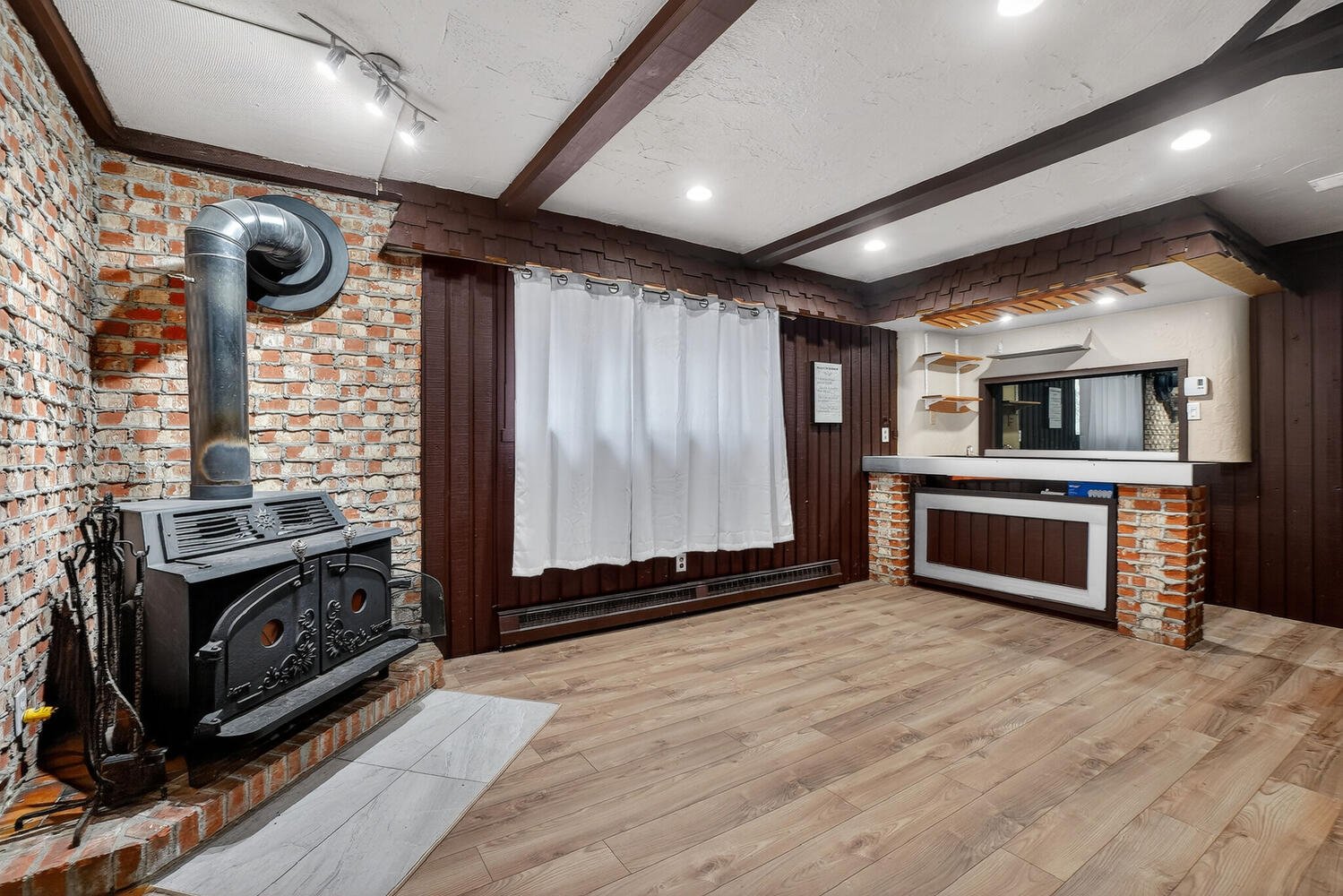 Main dwelling 2575 (6 1/2) - With wood stove