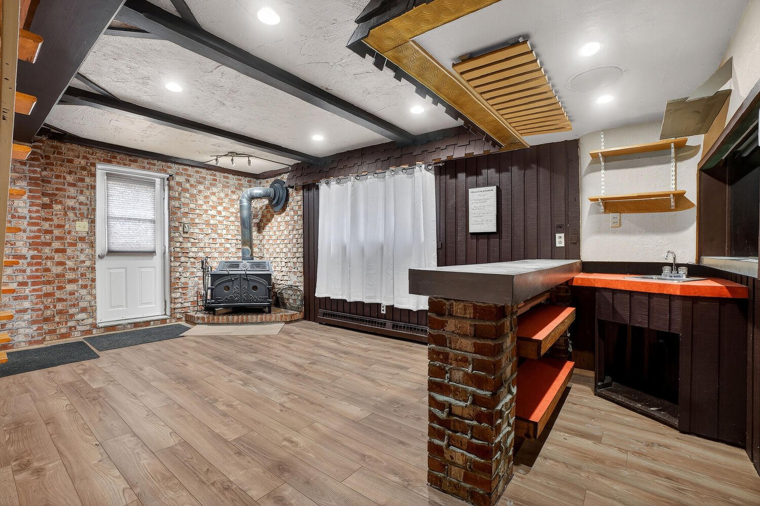 Logement principale - 2575 (6 1/2)avec BAR & évier