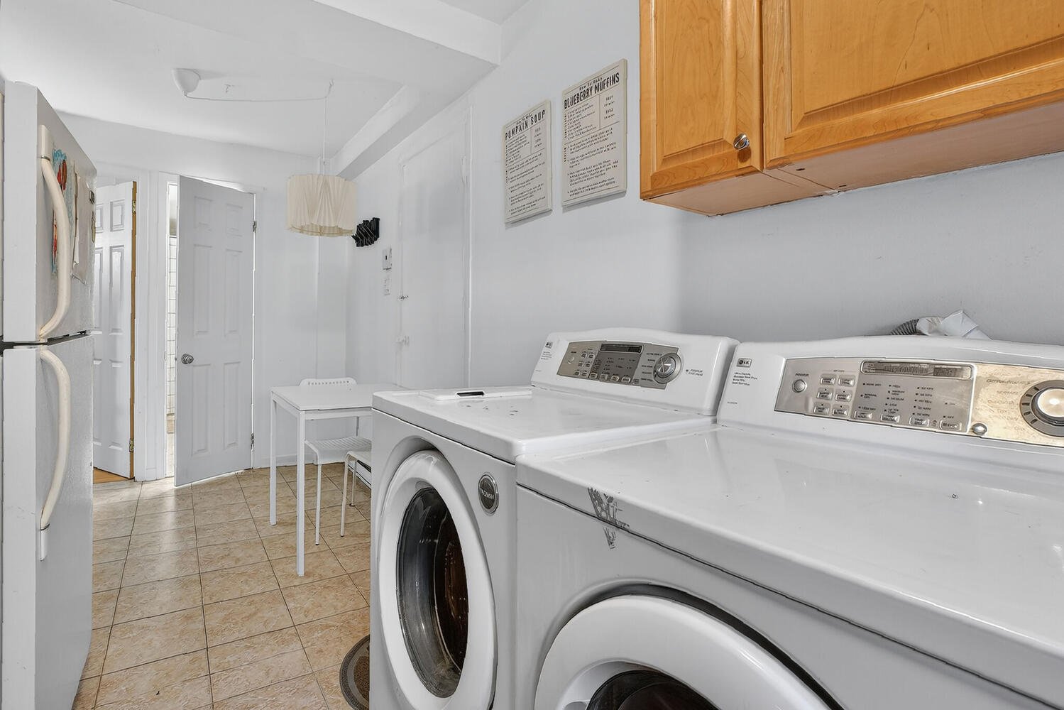 Accommodation 3 1/2 at 2555 - basement + lav/dryer