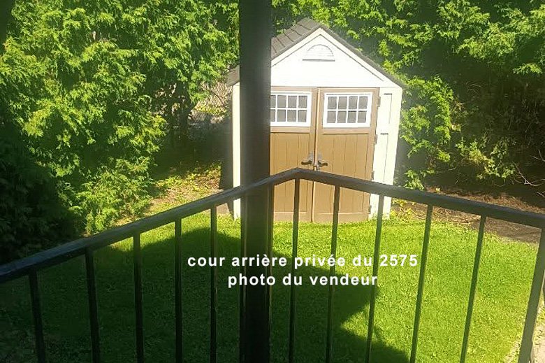 Cabanon dans la cour arrière du 2575-photo vendeur