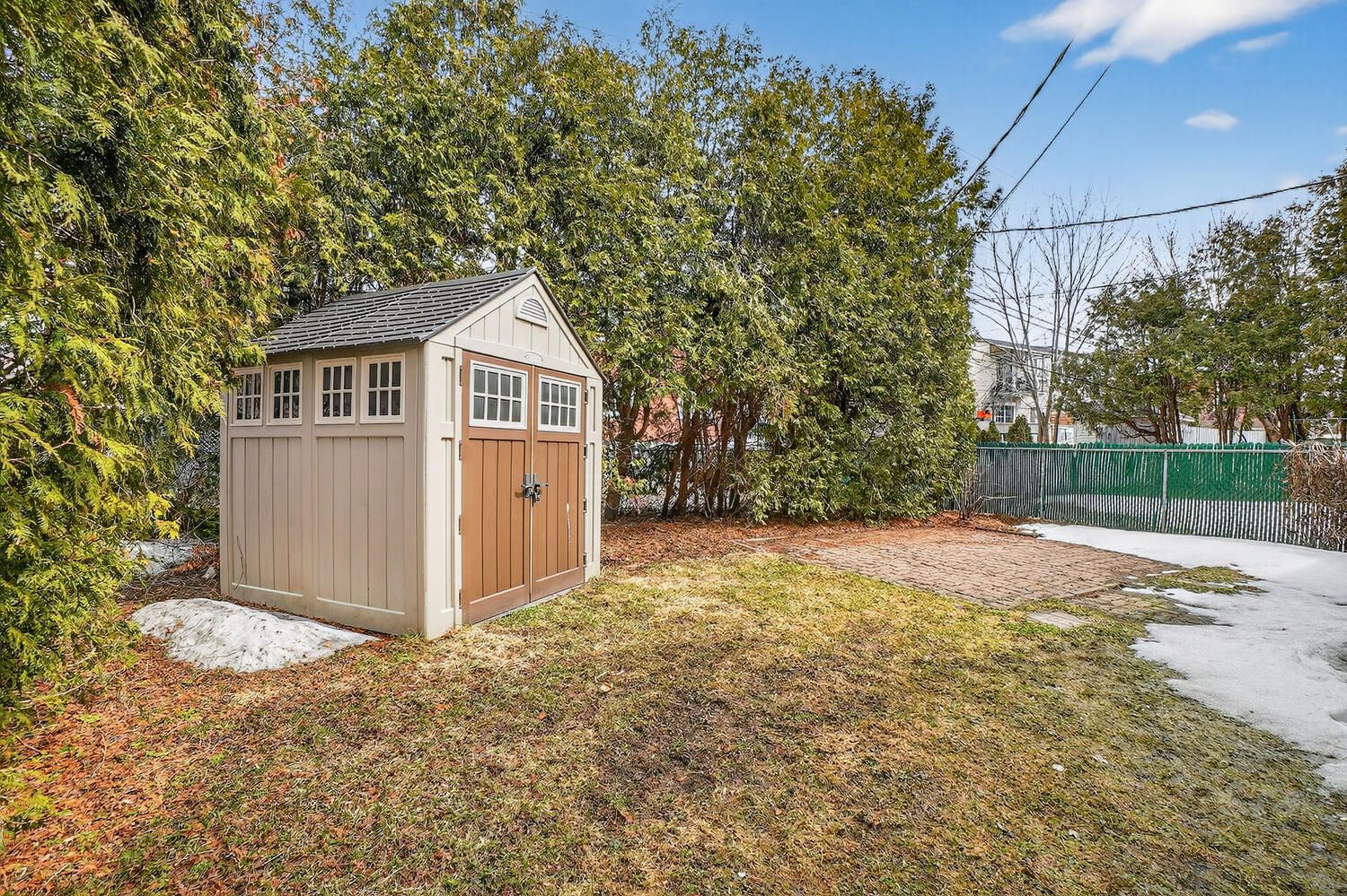 Cour privée du logement principal au 2575 (6 1/2)