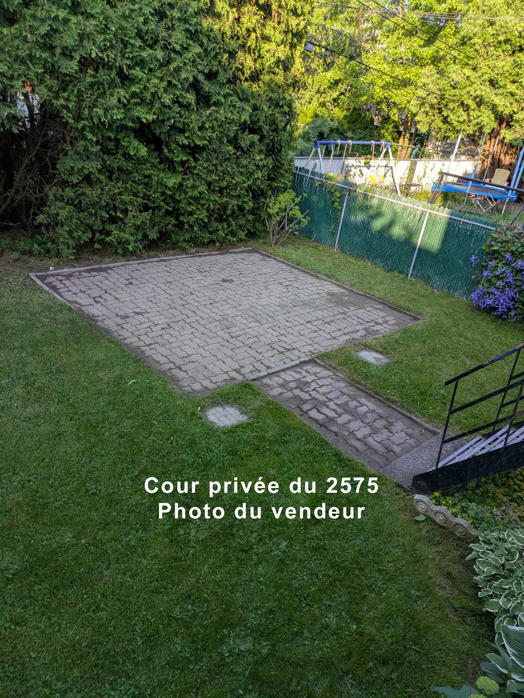 Private courtyard of 2575 (6 1/2) - seller's photo