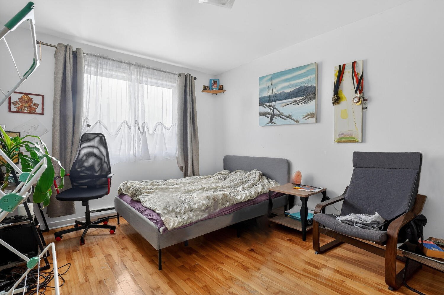 2565 (photoshop;remove clothes, floor & furniture)