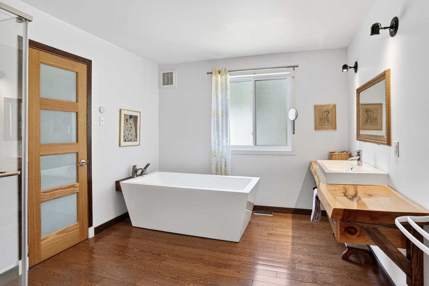 Salle de bains attenante à la CCP