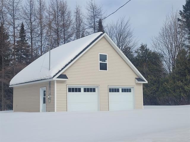 Garage de 24' Par 24' avec loft construit en 2021