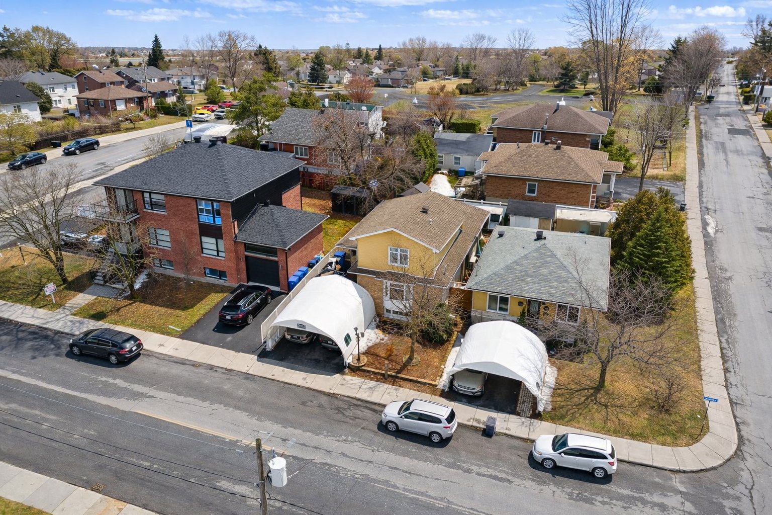 Face à l'école primaire Marcelle-Robidoux