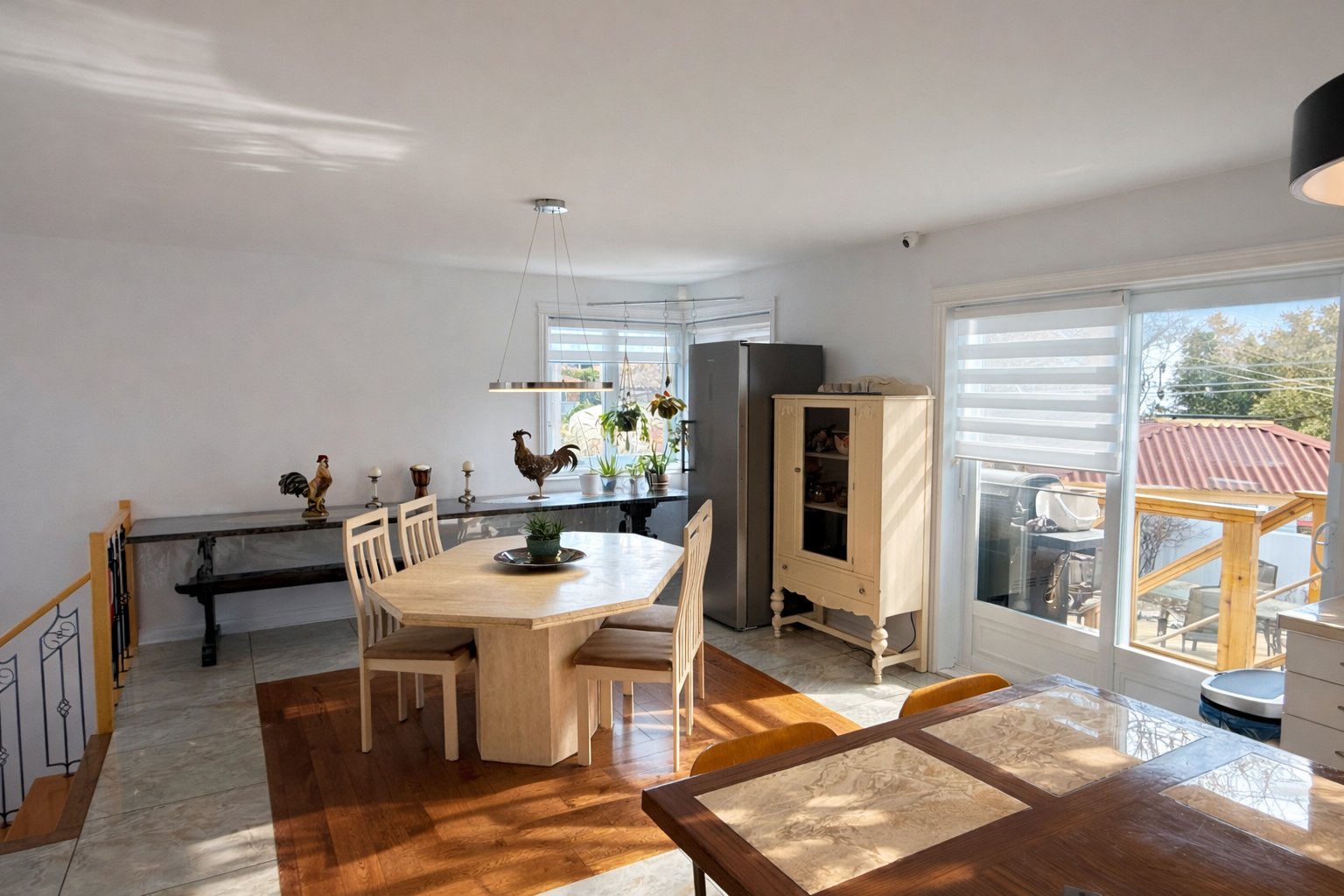 Grande salle à manger idéale pour recevoir famille