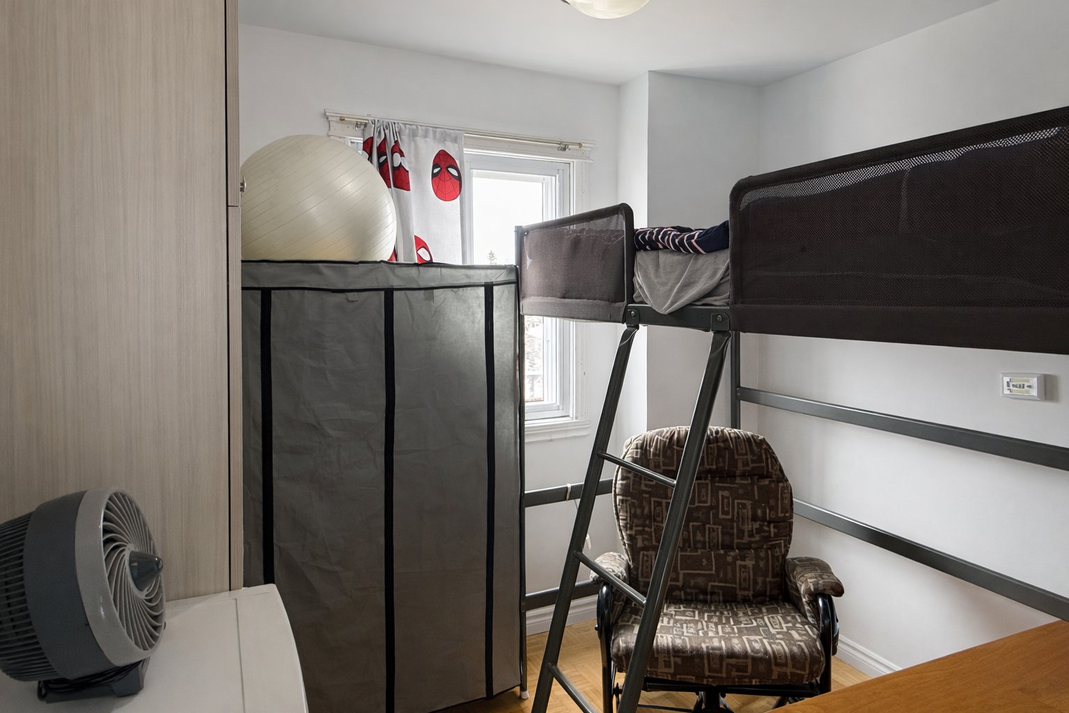 Petite chambre ou bureau