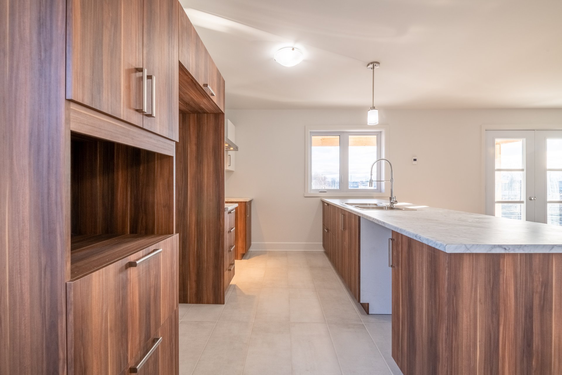 Heated floors and quartz countertops