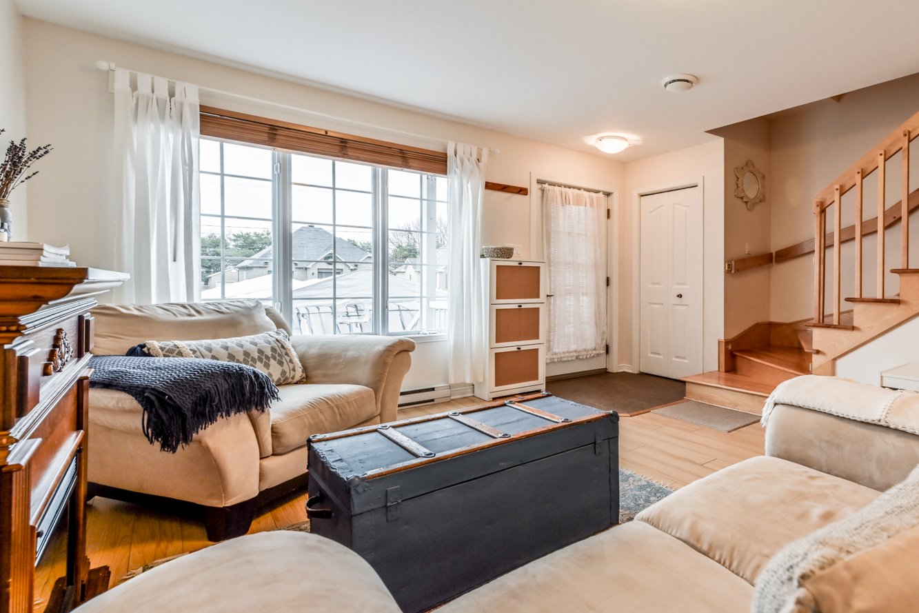 Belle luminosité, grande fenêtre à l'avant