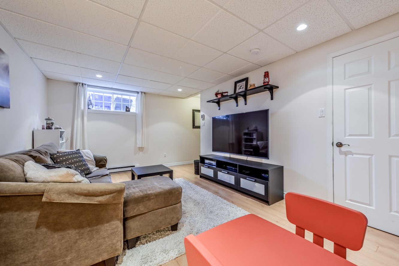 Rangement sous l'escalier