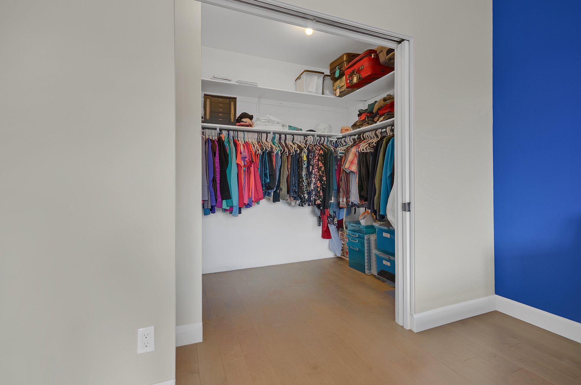 Walk-in closet