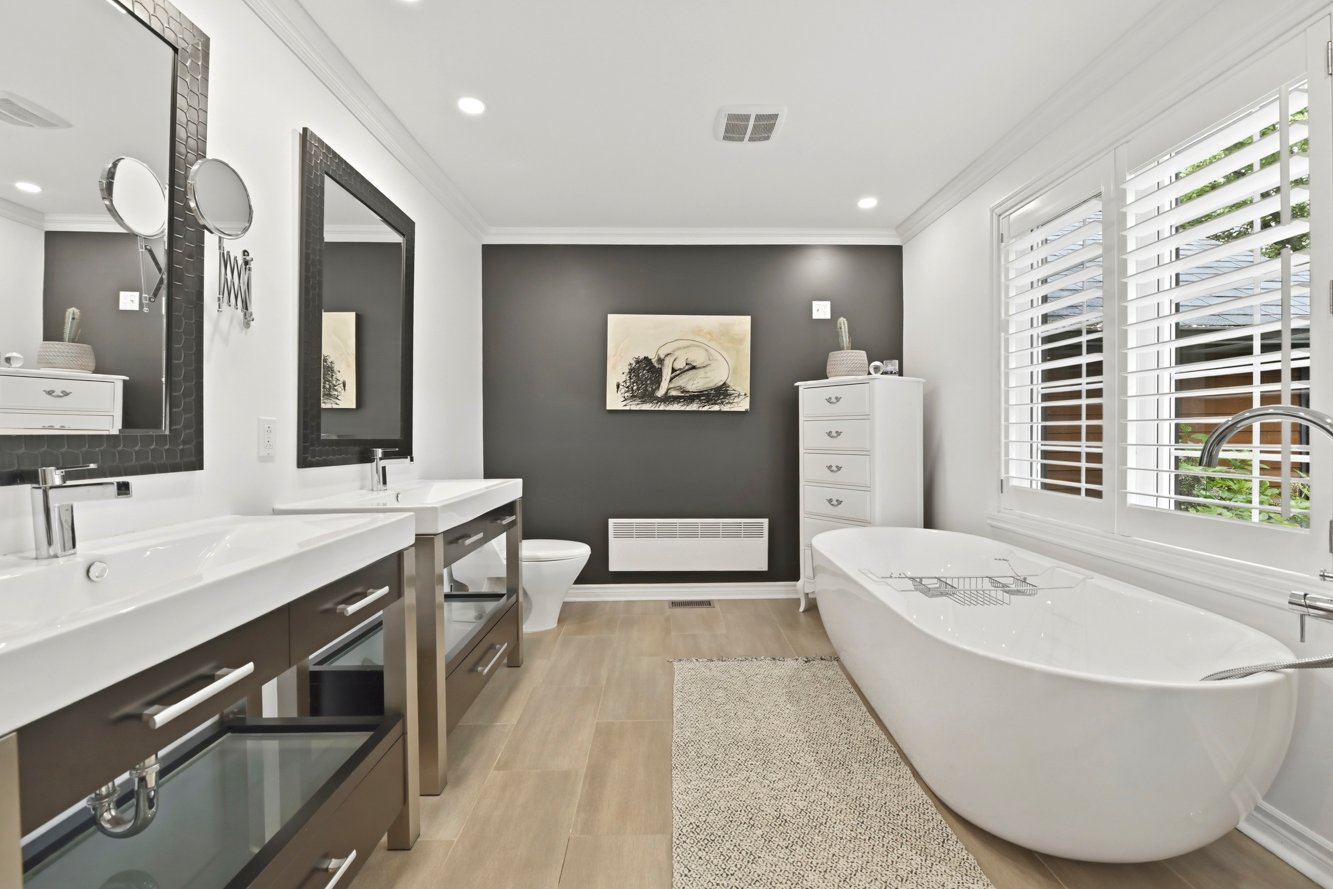 Grande baignoire autoportante