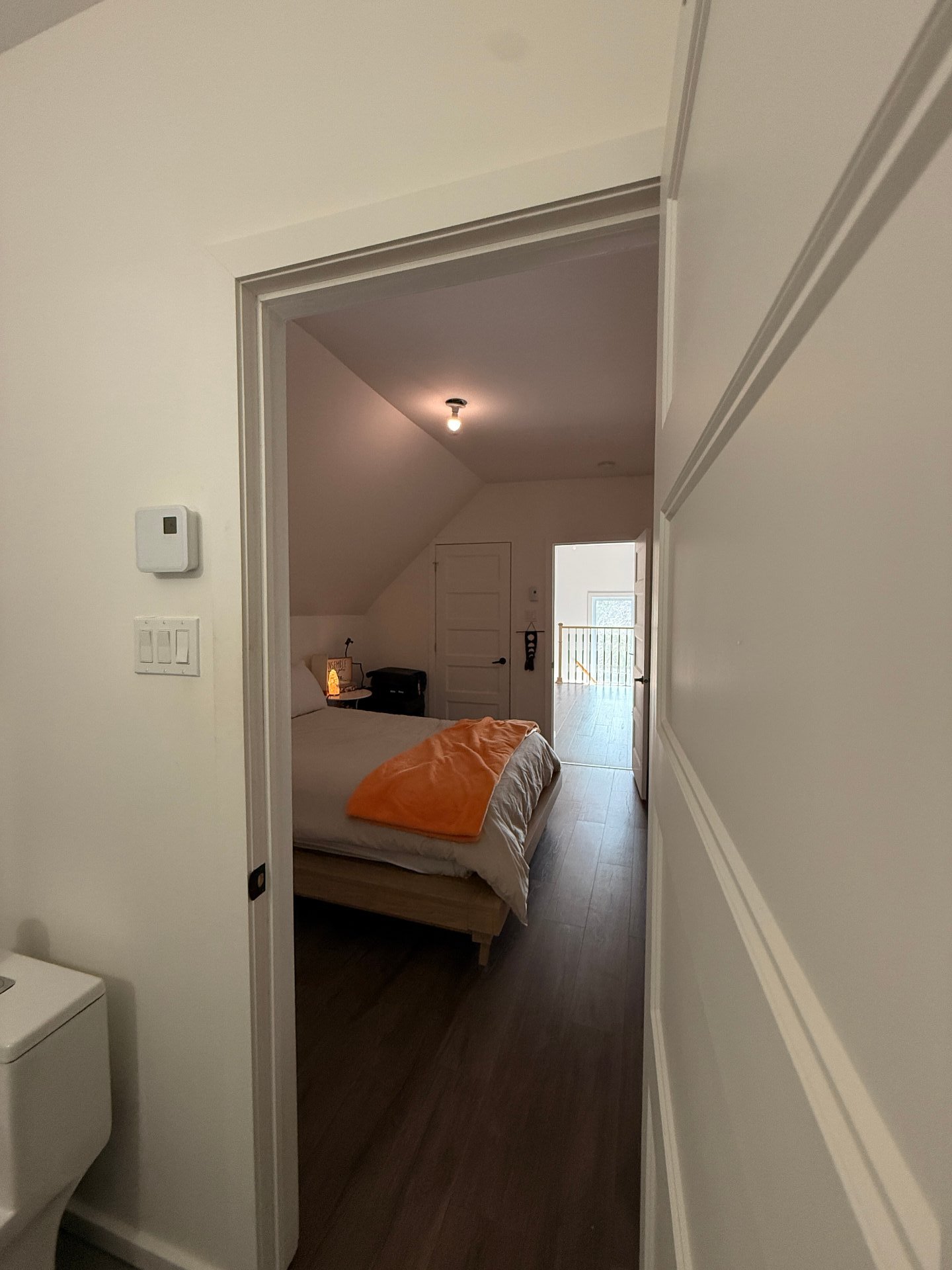 Chambre avec salle de bain attenante
