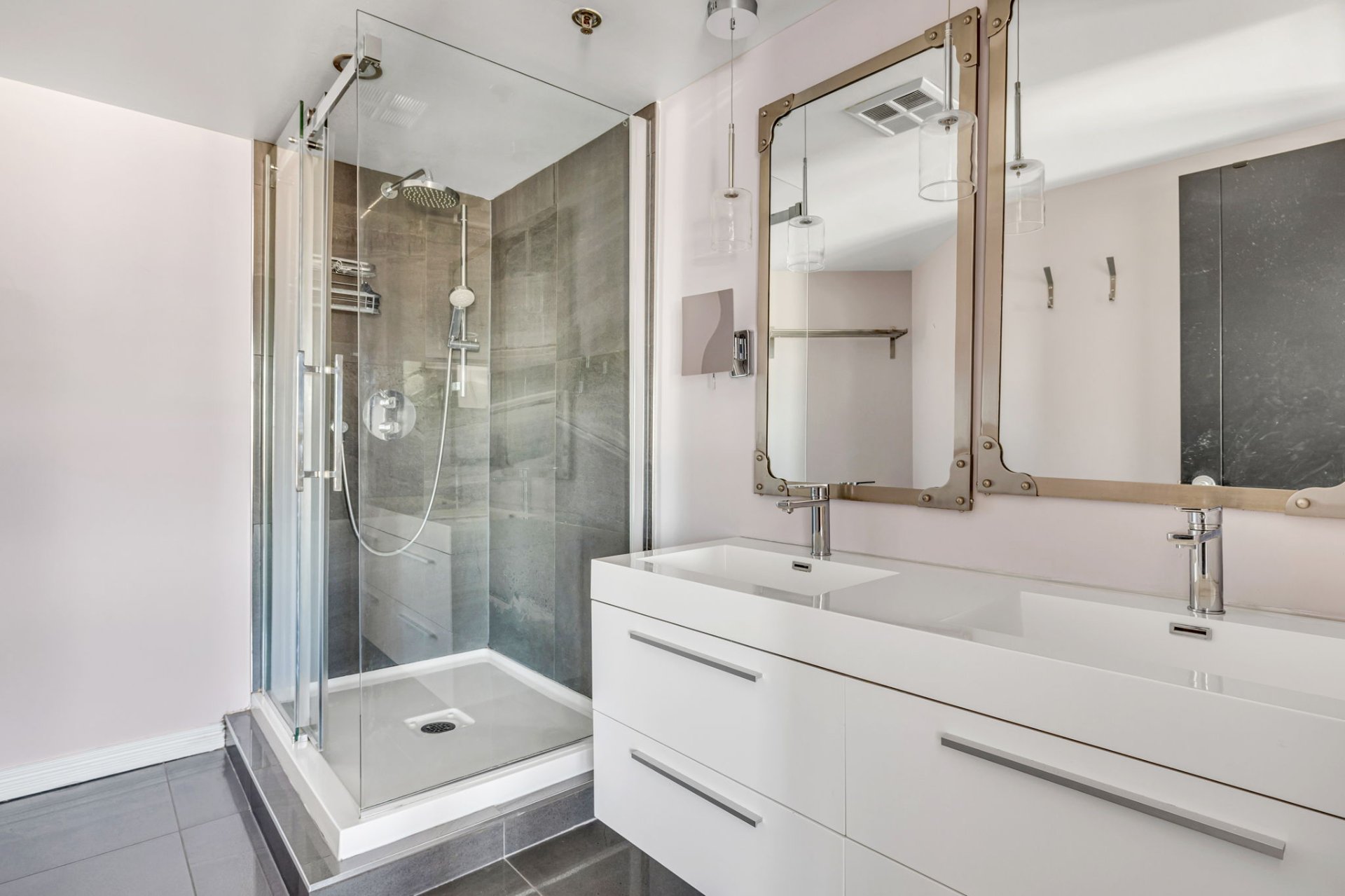 Salle de bains attenante à la CCP