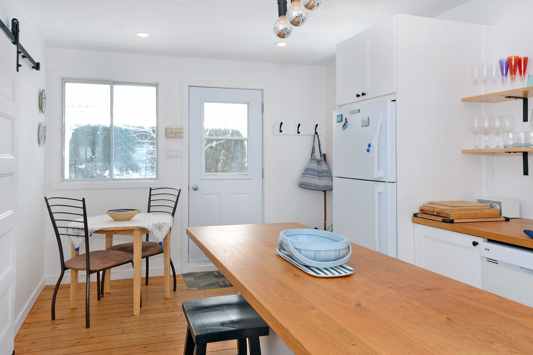 Hall d'entrée,coin repas .