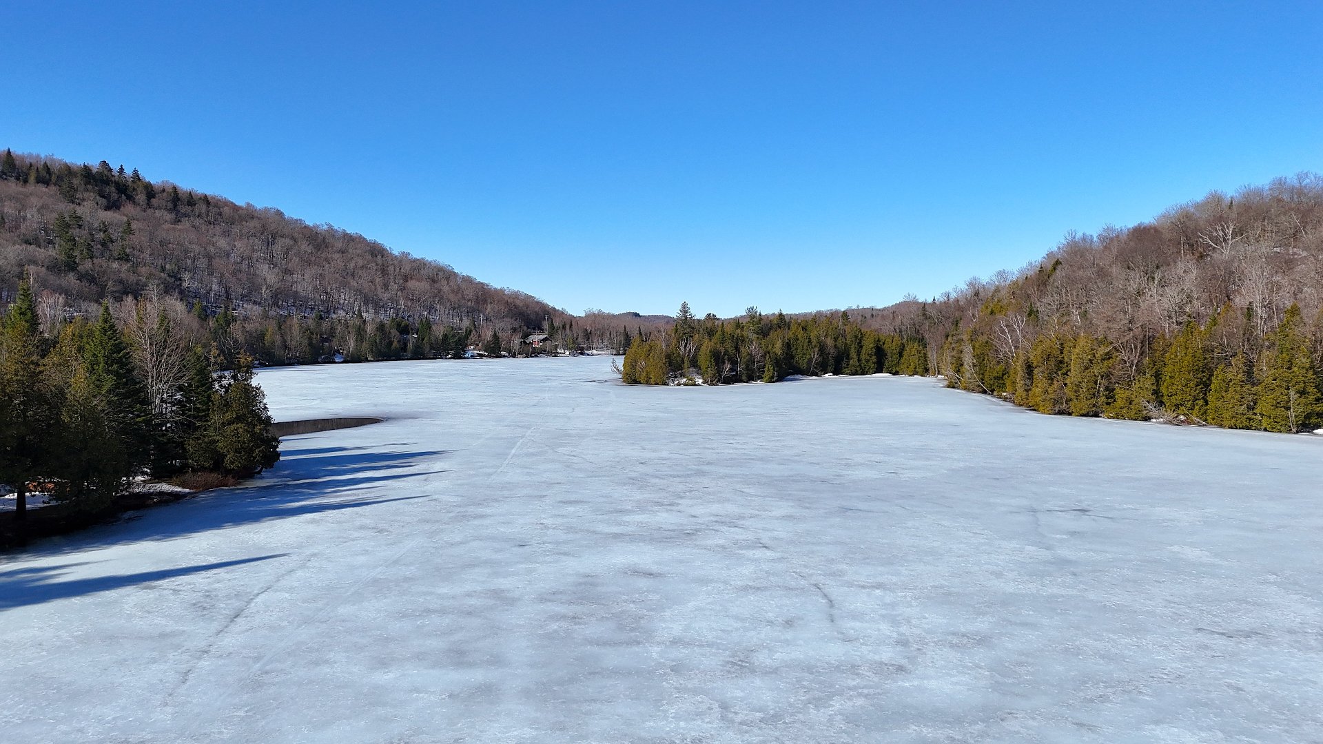 Accès au plan d'eau