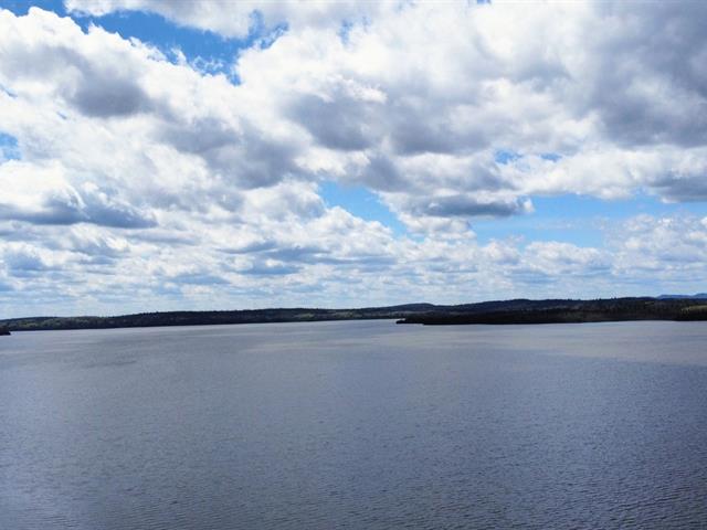 Vue sur l'eau