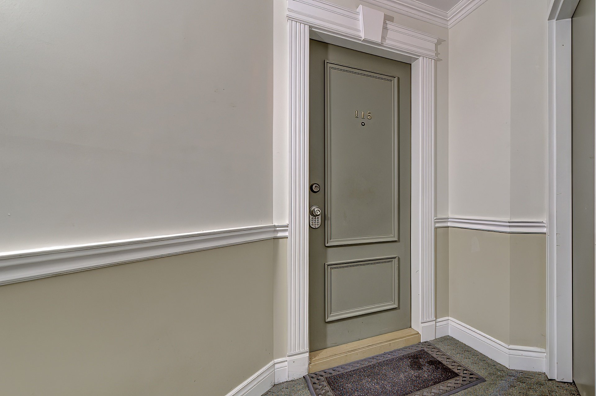 Porte entrée condo