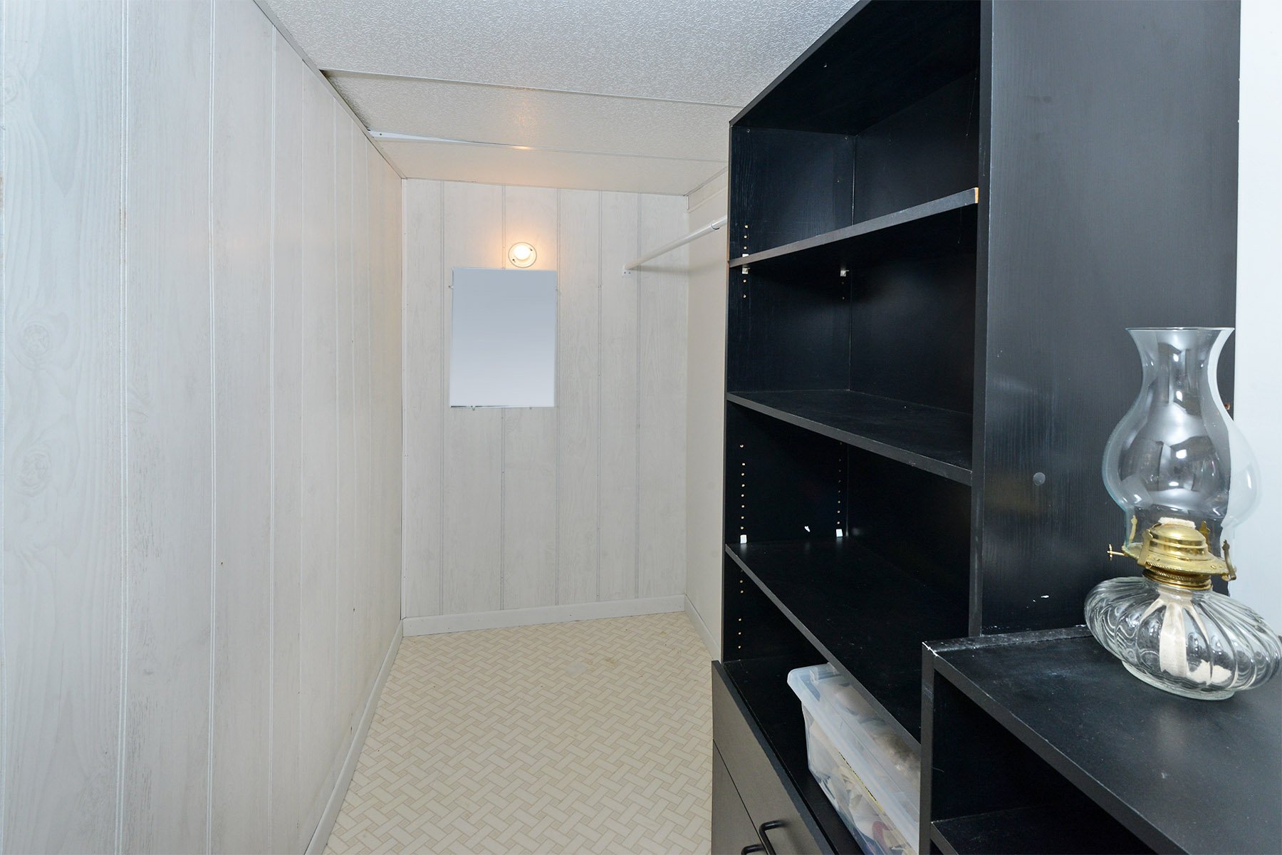 Walk-in closet