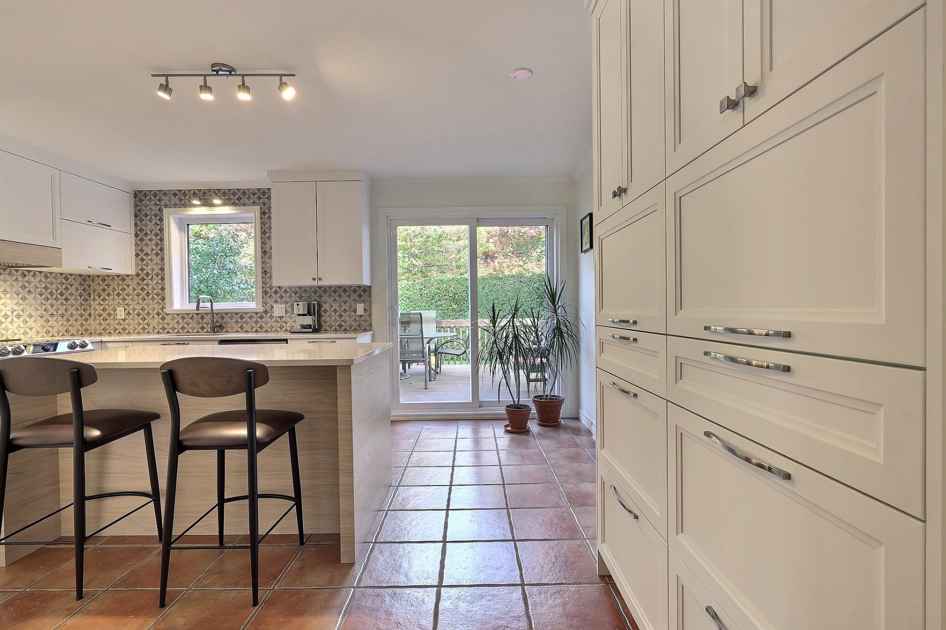 près de la nouvelle porte-patio