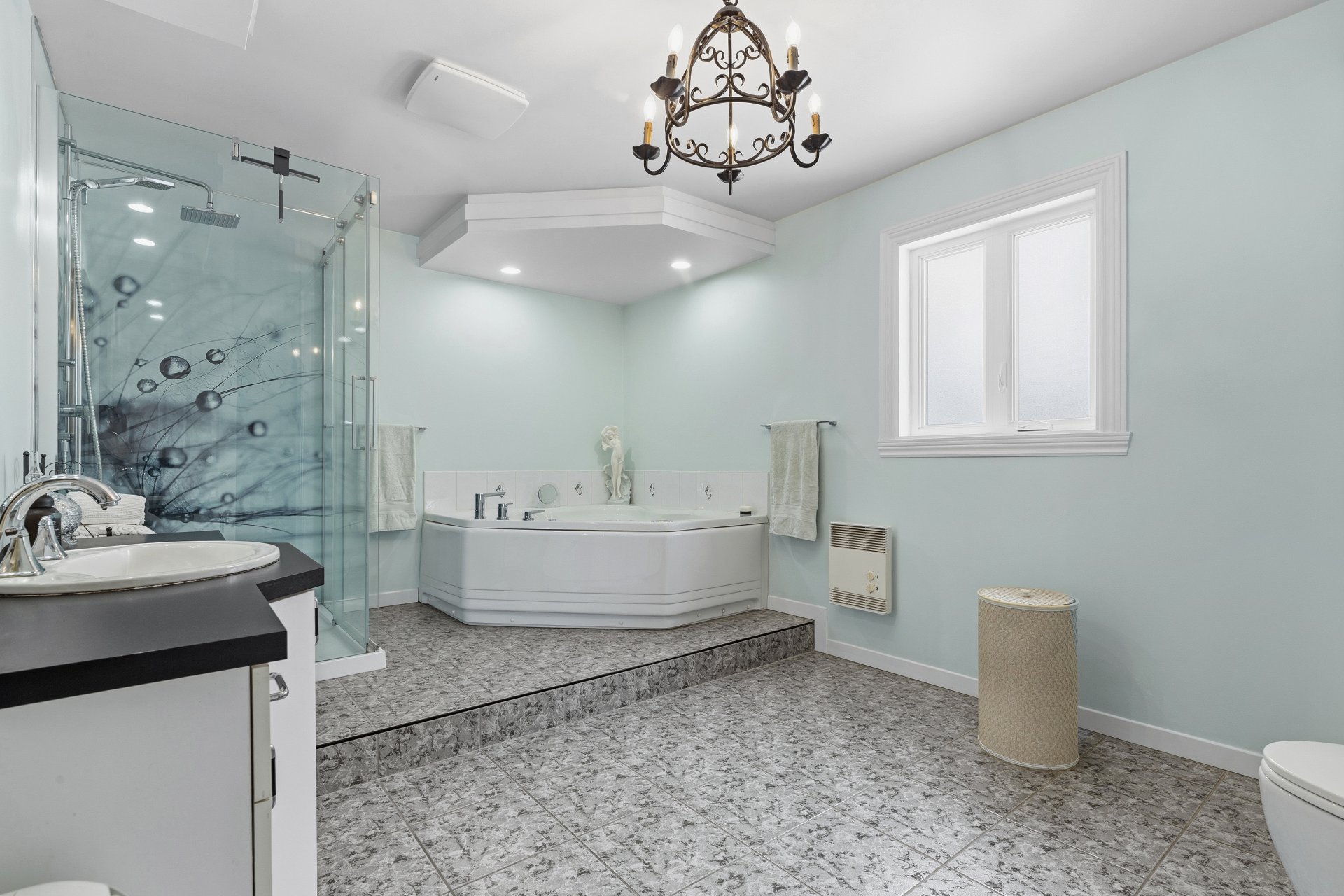 Salle de bains attenante à la CCP