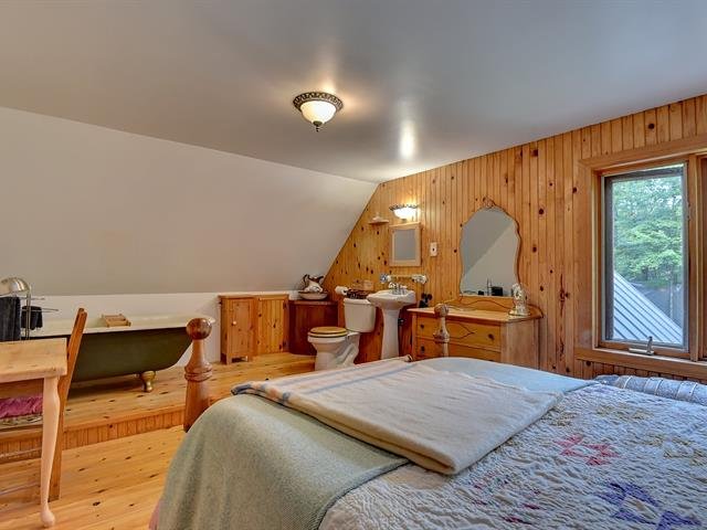 1e étage avec salle de bain