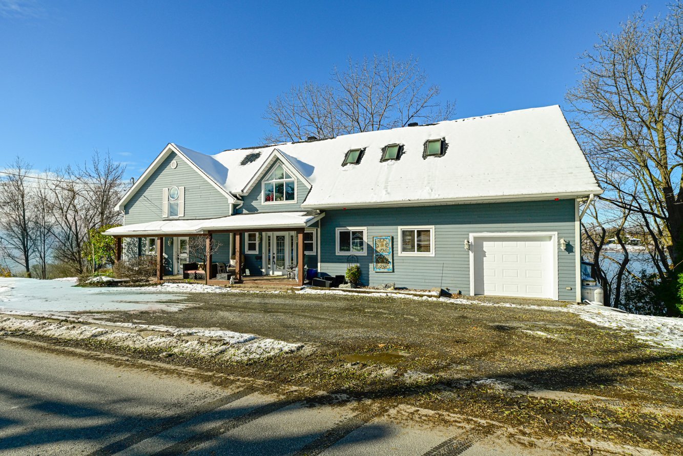 Bi-génération côte-à-côte au bord de l'eau