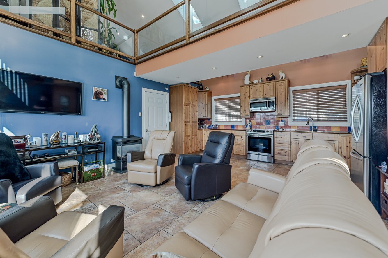 Porte vers le garage attaché