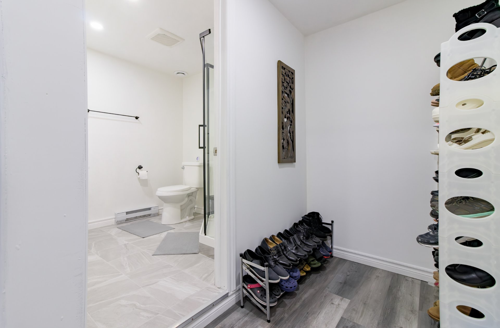 Partie rangement et salle de bain du sous-sol