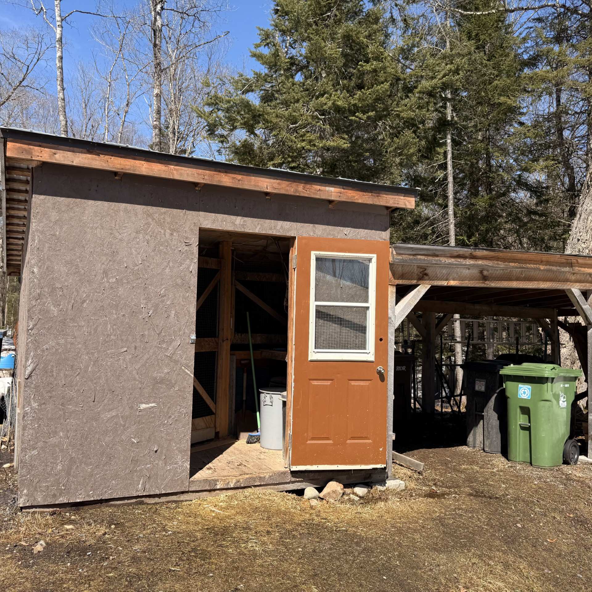 Poulailler isolé et chauffé