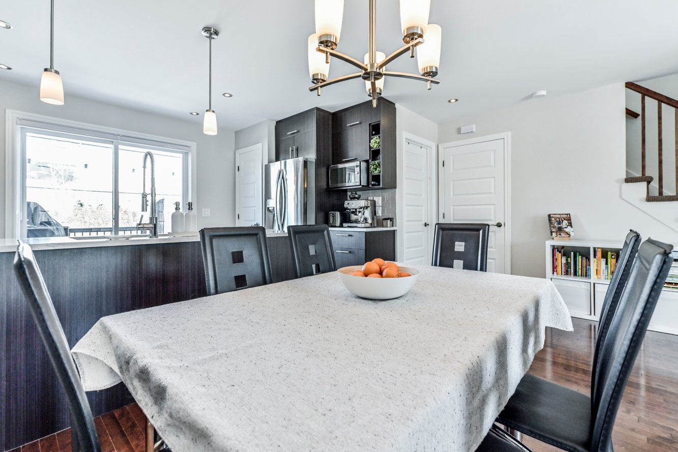 Adjacente à la cuisine