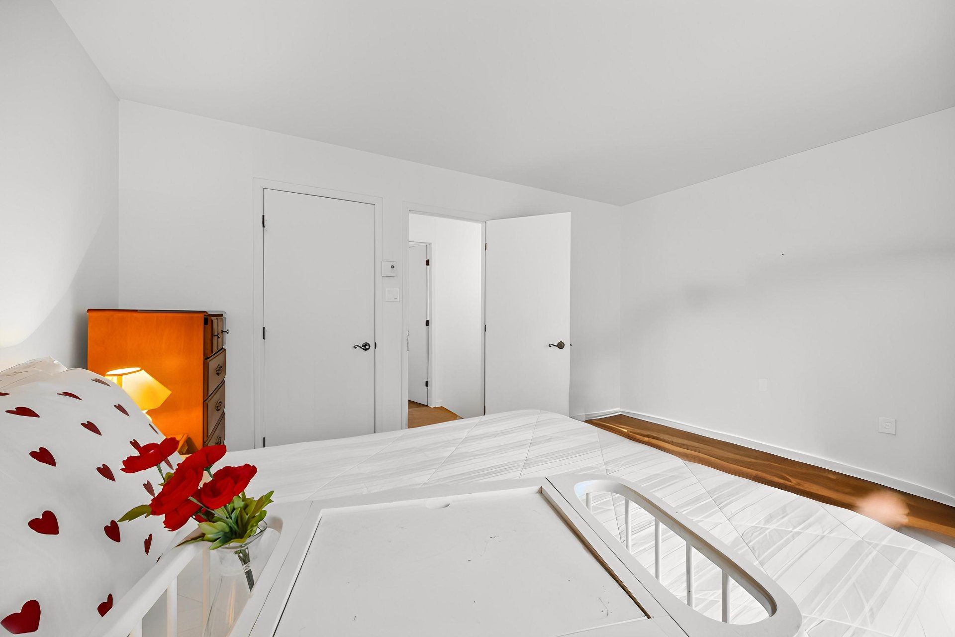 Chambre à coucher principale retouchée