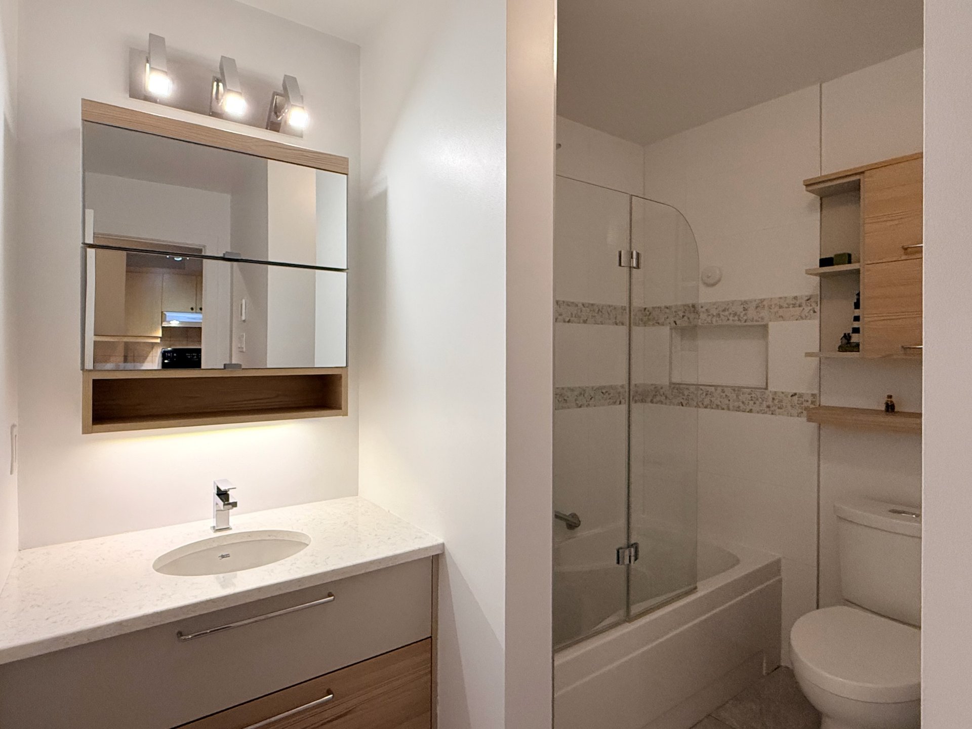 Salle de bain rénové avec plancher chauffant