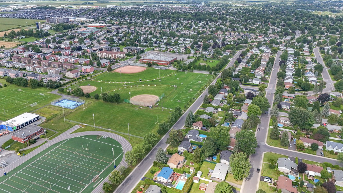Terrain de baseball et aréna