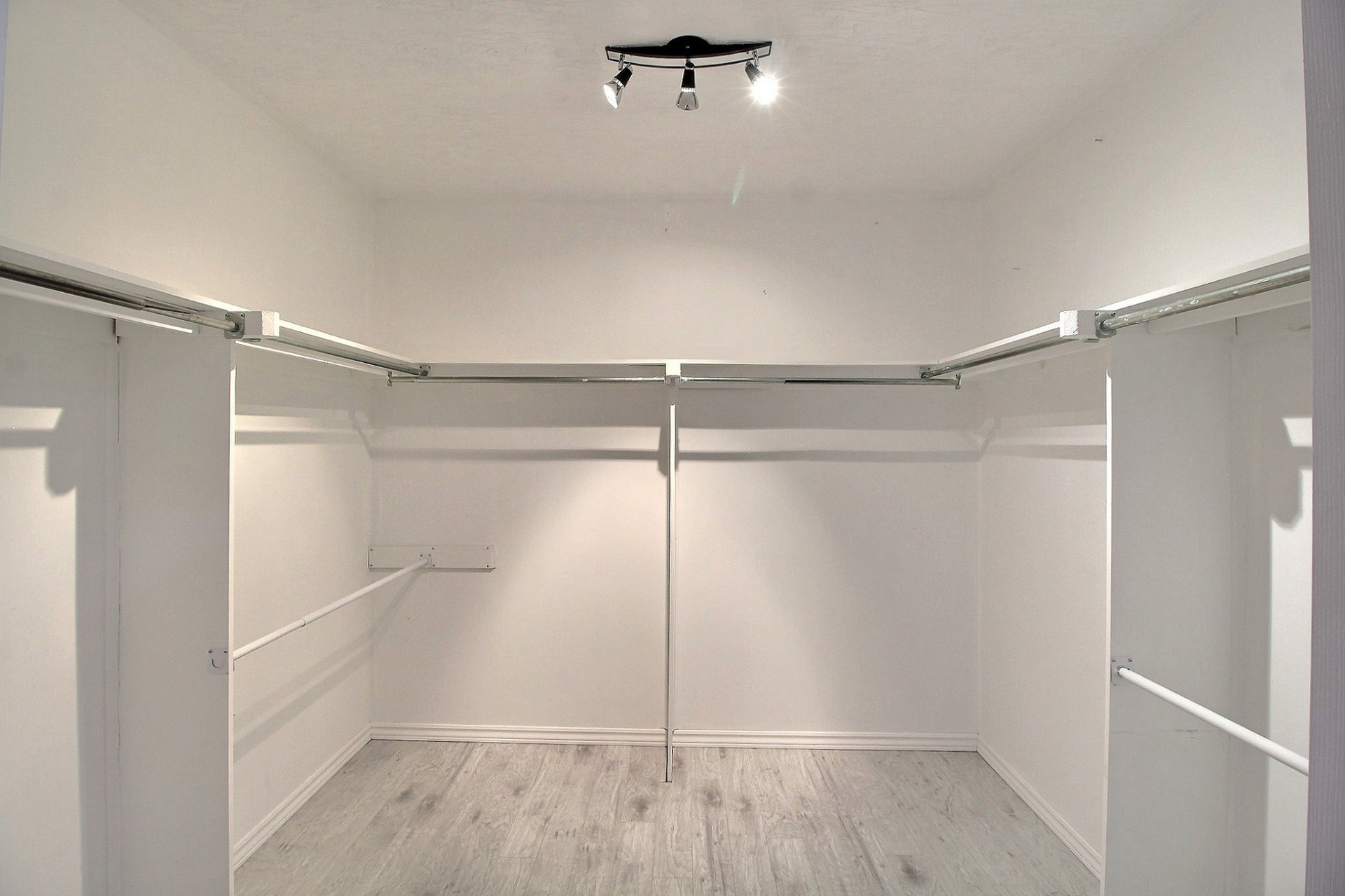 Walk-in closet
