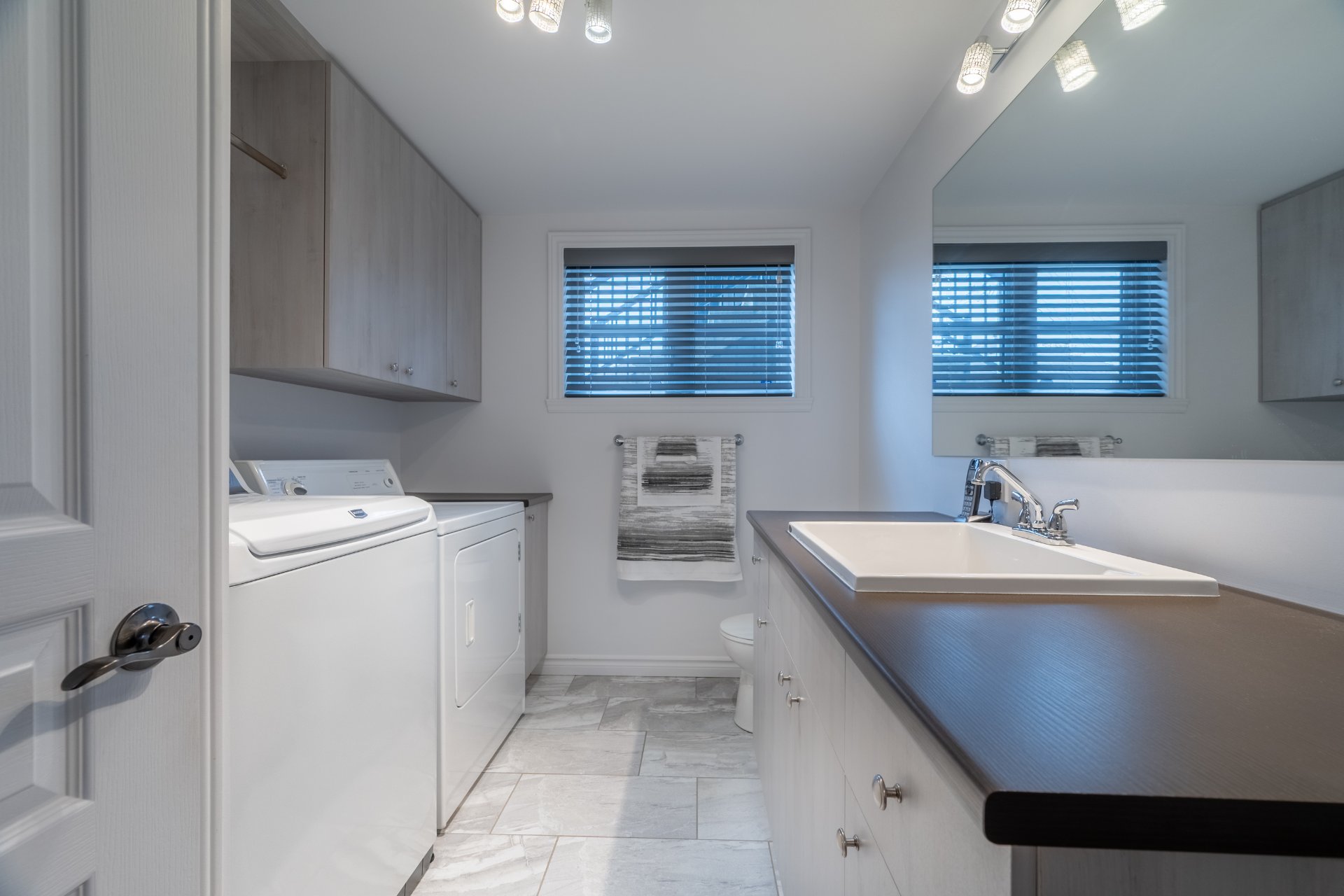 Installation laveuse/sécheuse + chute à linge