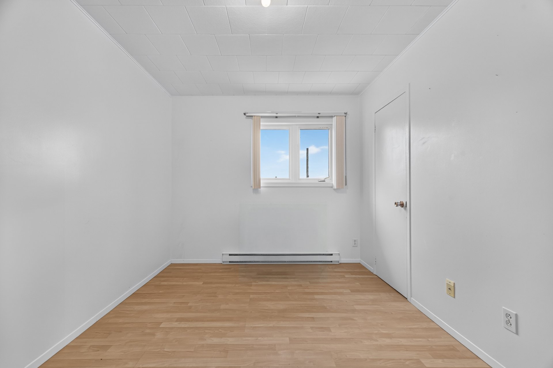 3e chambre à coucher avec plancher flottant