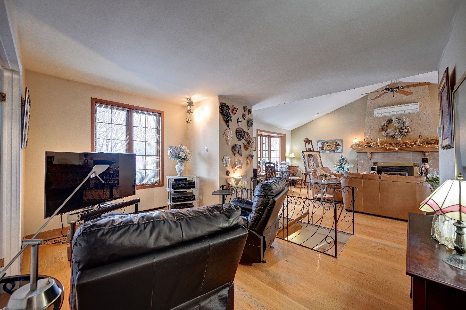 Deuxième salon à l'étage possibilité 4ème chambre