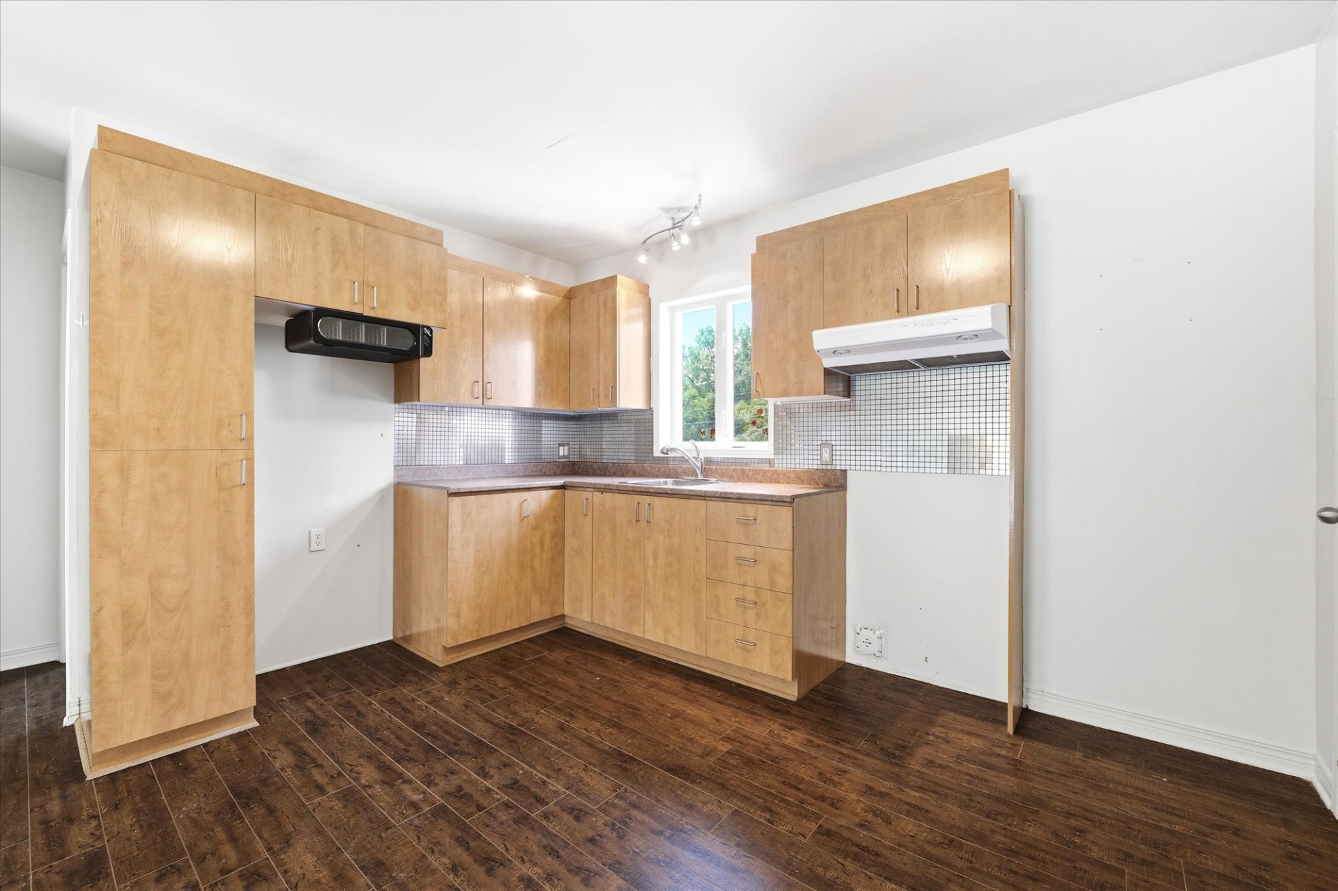 #837