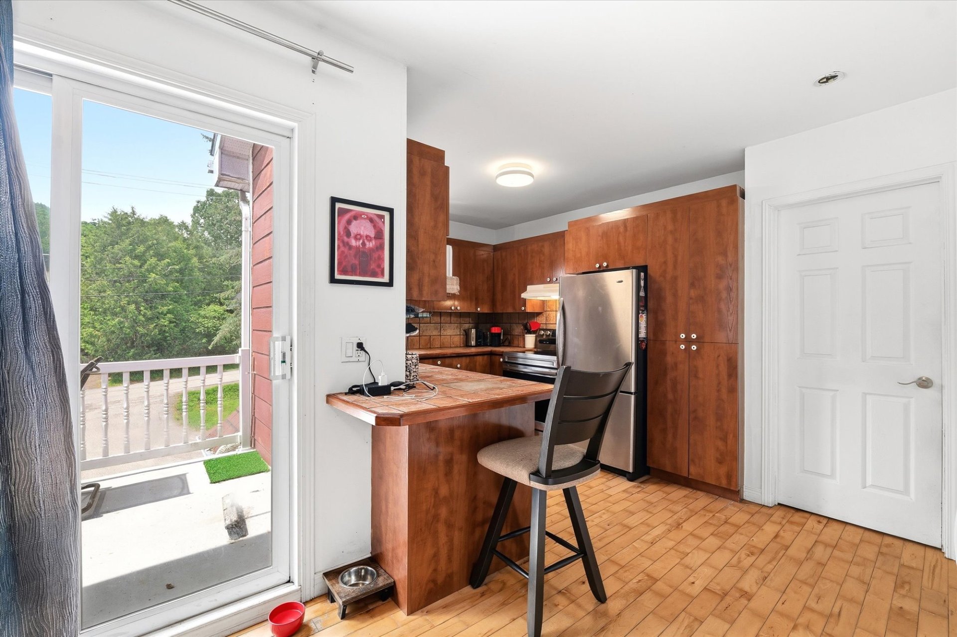 #833