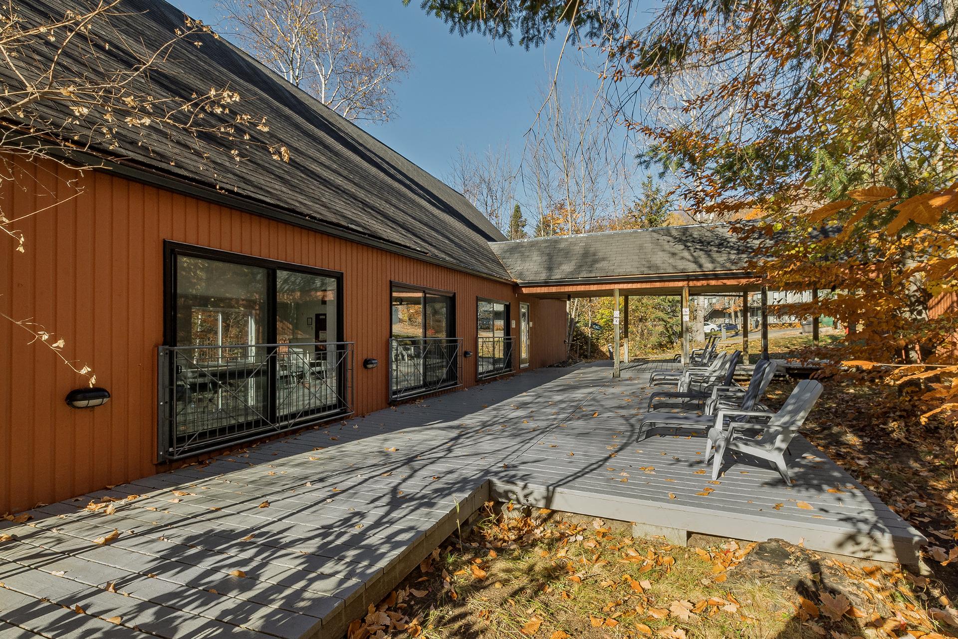 Pavillon / Piscine / Sauna / Buanderie