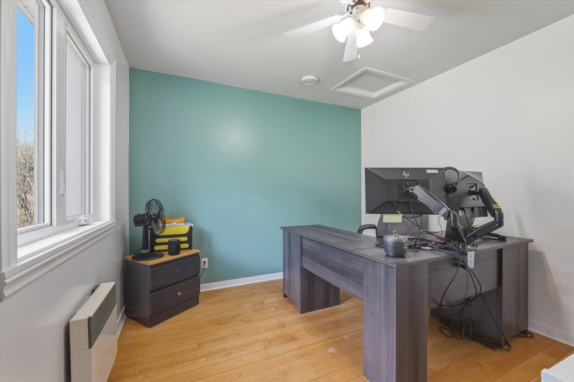 Chambre utilisé comme bureau