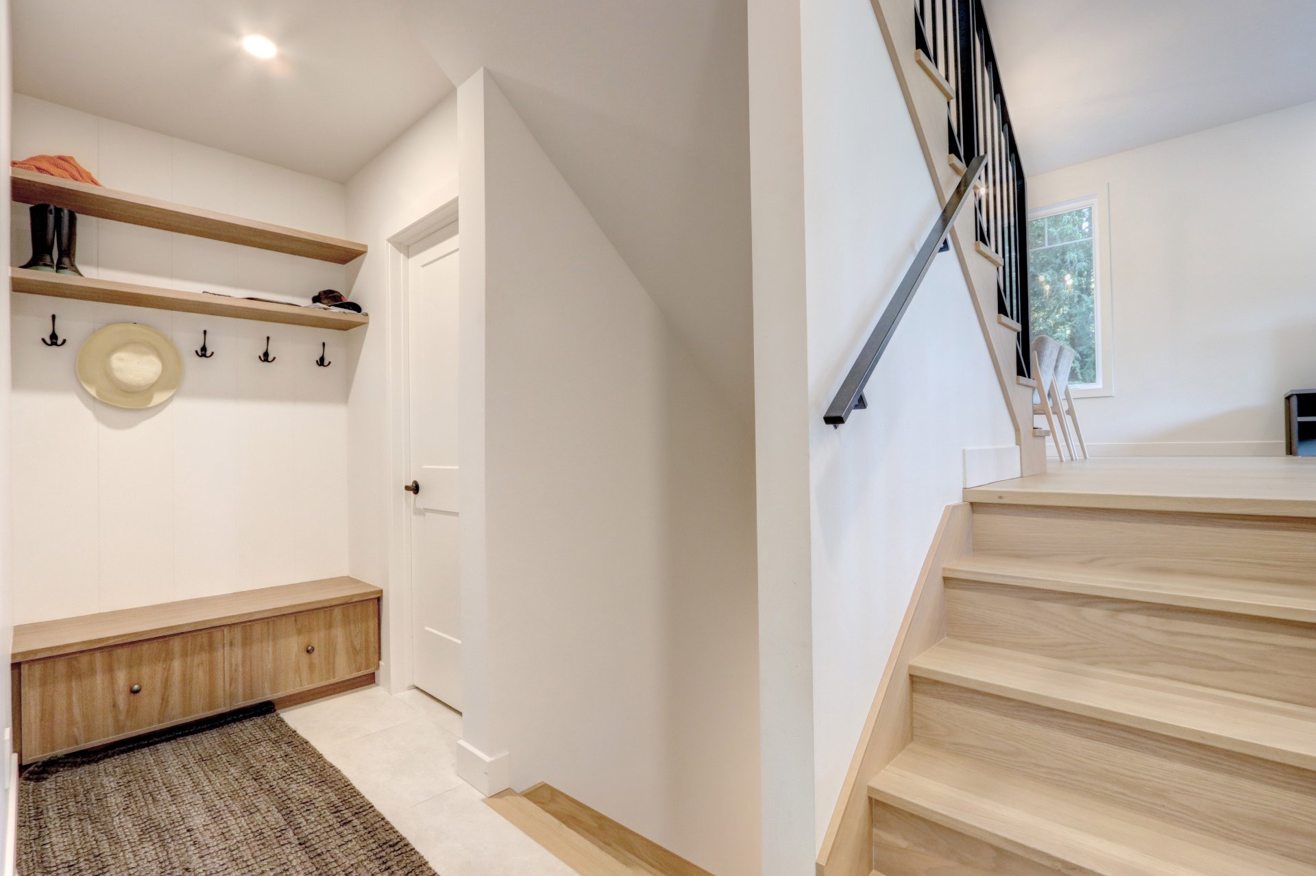 Entrée côté garage